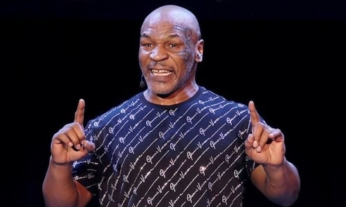 Майк Тайсон показал нокаутеру из UFC, как надо бить в печень. Видео