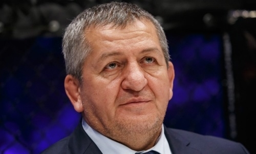 Отец Нурмагомедова перенес инсульт и по-прежнему находится в коме