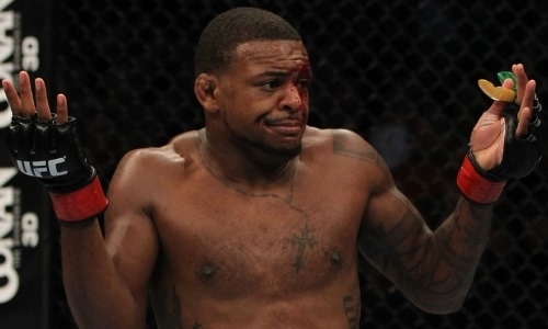 Обидчик Фергюсона и экс-соперник Нурмагомедова досрочно проиграл на турнире UFC. Видео