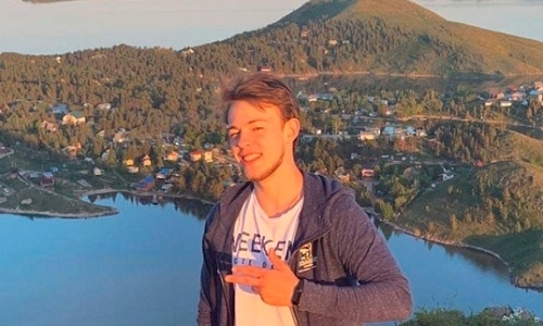 «В детстве даже спал в роликах». Игрок «Барыса» рассказал об увлечениях вне хоккея и о личной жизни