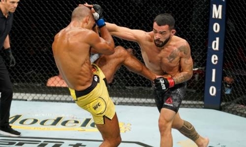 Экс-соперника Нурмагомедова и Фергюсона второй раз подряд обокрали судьи на турнире UFC. Видео