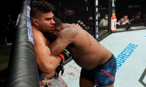 Алистар Оверим восстал после жуткого избиения и победил зрелищным нокаутом в главном бою турнира UFC. Видео