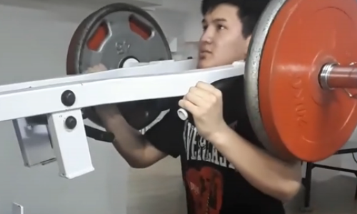 19-летний казахстанский профи-боксер продолжает подготовку к возвращению на ринг