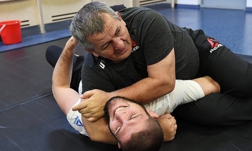 У отца Хабиба подтвердился коронавирус, он подключен к аппарату ИВЛ