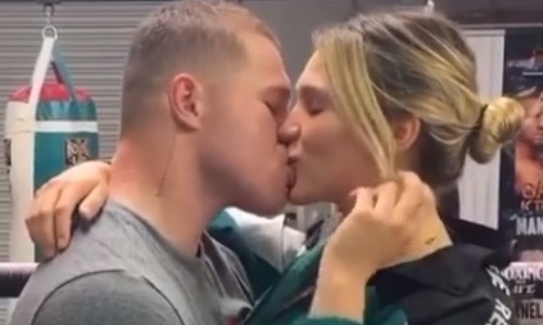 «Канело» поцеловал девушку перед «концом света» в клипе с участием Месси. Видео