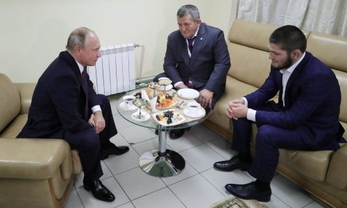 «Владимир Путин пообещал». Менеджер Нурмагомедова рассказал о состоянии здоровья отца спортсмена