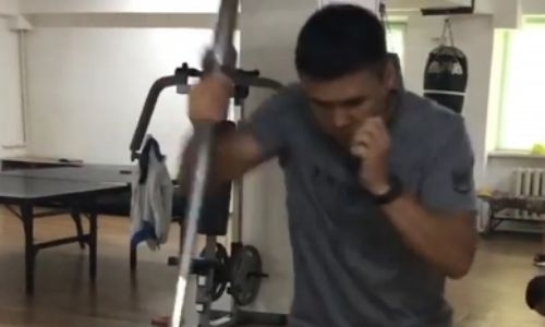 Призер ЧМ по боксу из Казахстана продолжает подготовку к дебюту в профи