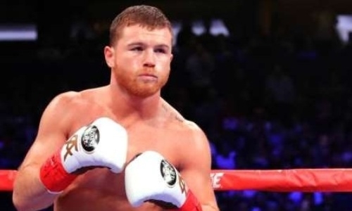 Назван боксер, который мог закончить карьеру «Канело»