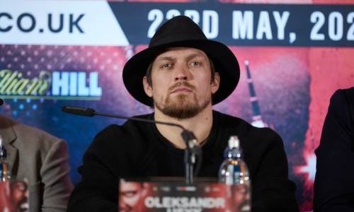 Усик записал новое видео, где поет на французском и танцует под русскую попсу