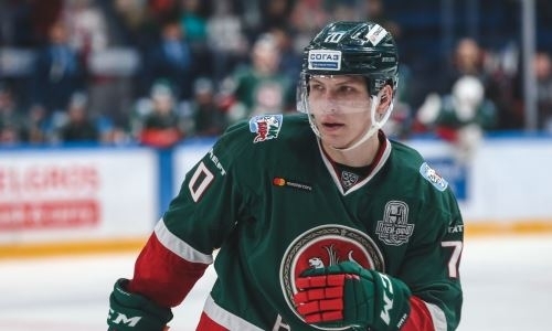 Топ-клуб конференции «Барыса» в КХЛ расторг контракты с двумя нападающими