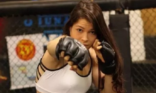 «Я хочу вернуться домой с победой». Соперница первой казахстанки в UFC спаррингует со своим парнем перед боем