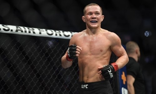 Российский боец подерется за вакантный титул после ухода чемпиона UFC