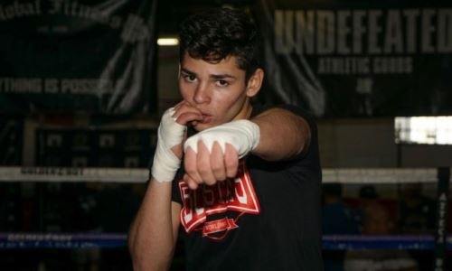 «Я стал еще быстрее». «Новый „Канело“» решил покорить всех своей феноменальной скоростью рук. Видео