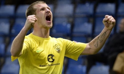 «Завтра в бой». Экс-игрок клуба КПЛ прошел взвешивание перед дебютом в боксе. Фото