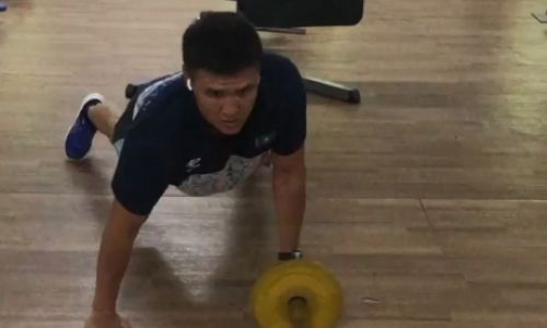 Чемпион Азии из Казахстана готовится к дебюту на профи-ринге. Видео