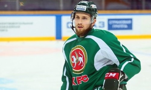 Клуб конференции «Барыса» в КХЛ продлил контракт с защитником