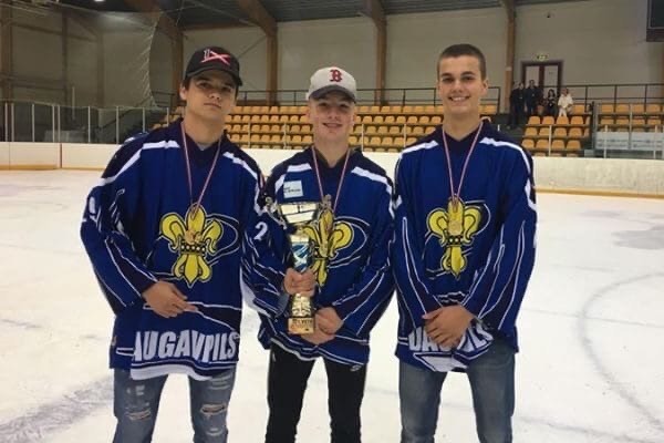 «Был бы не против перейти в „Барыс“». Сын футболиста Руслана Гумара стал хоккеистом, выступает в зарубежном чемпионате и хочет в НХЛ