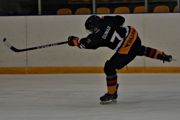 «Был бы не против перейти в „Барыс“». Сын футболиста Руслана Гумара стал хоккеистом, выступает в зарубежном чемпионате и хочет в НХЛ