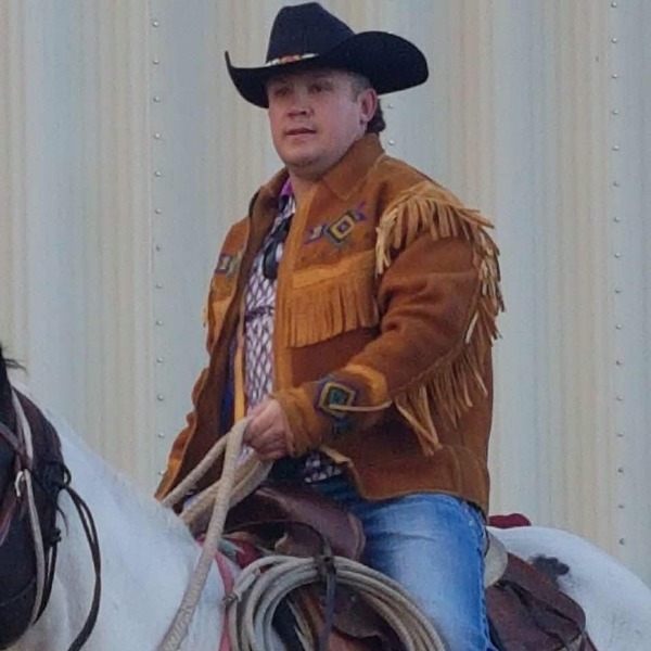 Предтеча Рыспаева. Наученный в «Барысе» есть конину индейский вождь Мирасти выращивает лошадей в Канаде и готовит сына в большой хоккей