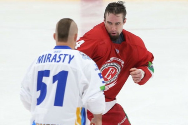 Предтеча Рыспаева. Наученный в «Барысе» есть конину индейский вождь Мирасти выращивает лошадей в Канаде и готовит сына в большой хоккей