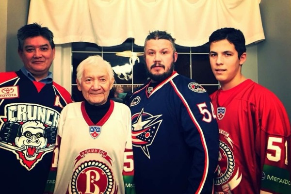 Предтеча Рыспаева. Наученный в «Барысе» есть конину индейский вождь Мирасти выращивает лошадей в Канаде и готовит сына в большой хоккей