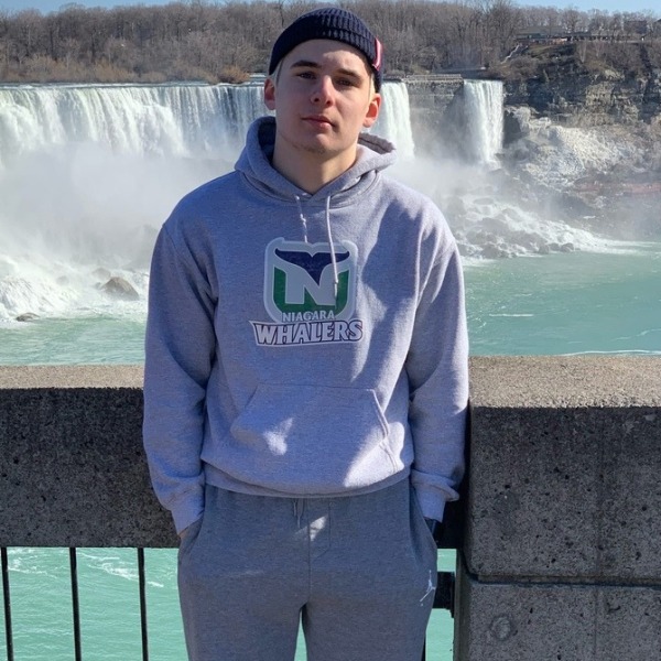 «Следующий сезон планирую отыграть в США. Другой вариант — Швеция». 17-летний форвард из Казахстана пробивается в большой хоккей за океаном