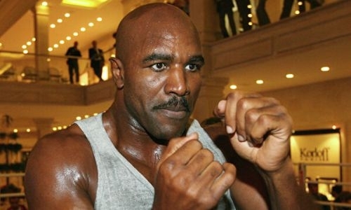 Легендарный Эвандер Холифилд выбрал себе соперников после возвращения в бокс