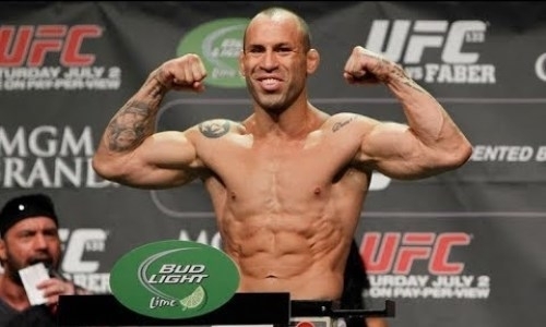 Легенда ММА попал под машину во время велопрогулки. Известны последствия