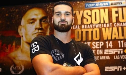 Тренировавшийся с Головкиным супертяж помогает полицейскому стать чемпионом мира