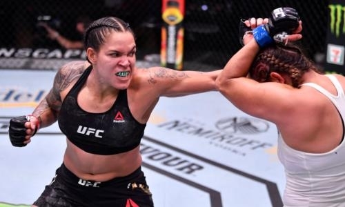 Чемпионка UFC Аманда Нуньес избила претендентку и уверенно защитила свой титул. Видео