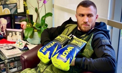 Ломаченко развлёк народ очередным трюком с мячиками. Видео