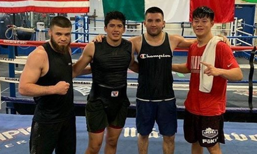 Казахстанские боксеры спаррингуют с непобежденным 21-летним нокаутером с 19 победами