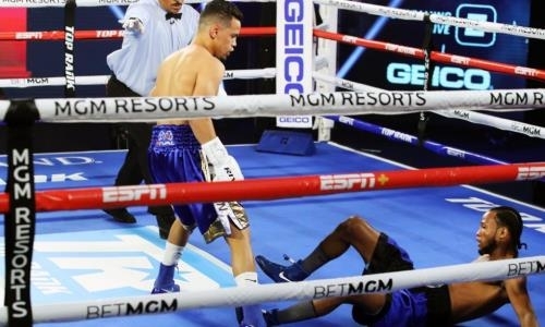 Двукратный олимпийский чемпион восхитил нокаутом за несколько секунд на первом вечере бокса в США после пандемии. Видео