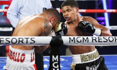 Главный бой первого вечера бокса в США после пандемии завершился тяжелым нокаутом от чемпиона мира. Видео