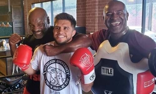 Майк Тайсон учит экс-чемпиона UFC Генри Сехудо боксировать. Видео
