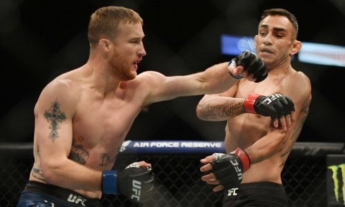 «Женщины не выступали в MMA, а Макнаггетс жил на пособие». Фергюсон отметил уникальность своего поражения