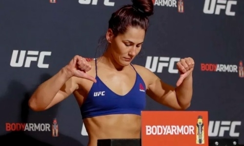 Девушка-хедлайнер турнира UFC разделась на взвешивании, но попала на деньги. Видео