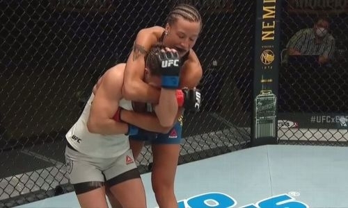 Хайкик и удушающий прием на челюсть. Видео лучших моментов впечатляющей победы первой казахстанки в истории UFC