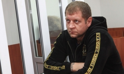 «Постригся, навёл красоту на голове». Емельяненко поделился планами на время, когда побьет Минеева