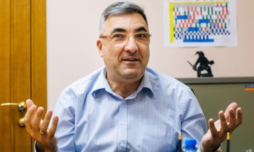 «Чем брать абы кого, лучше уж никого не брать». Леонид Вайсфельд разобрал тренерский вопрос и селекцию «Барыса»