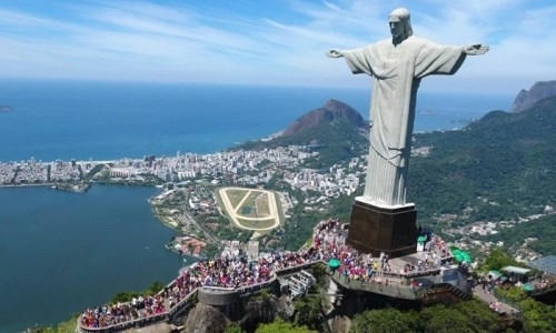 «Почему вы сделали нашего мессию белым?». Экс-чемпион мира Стив Каннингем захотел снести статую Христа в Рио-де-Жанейро