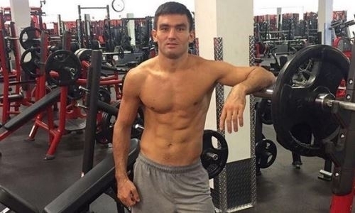 Непобежденный казахстанский боксер сразится против соперника экс-чемпиона мира с 35 боями