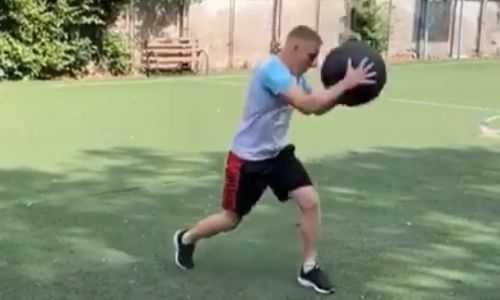 Чемпион WBC из Казахстана продолжает подготовку к возвращению на ринг. Видео