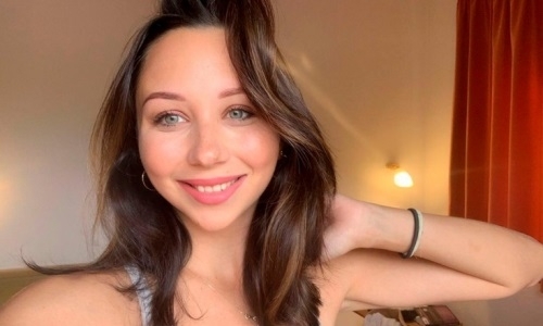 Звездная соперница Турсынбаевой из России опубликовала яркое видео в купальнике