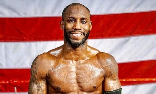 Претендент на титул WBA Йорденис Угас показал фото лучшего молодого бойца в мире