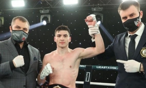 Главный бой первого вечера бокса в России во время пандемии за титул WBA завершился односторонним избиением. Видео