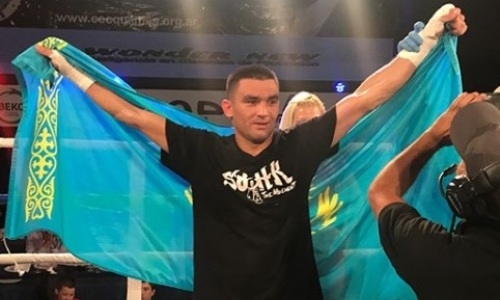Непобежденный казахстанский боксер победил американца с 35 боями в США