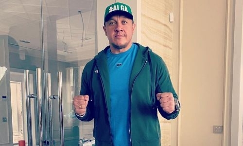 Михаил Кокляев показал, как 7 лет назад поднимал штангу весом свыше 400 килограмм. Видео