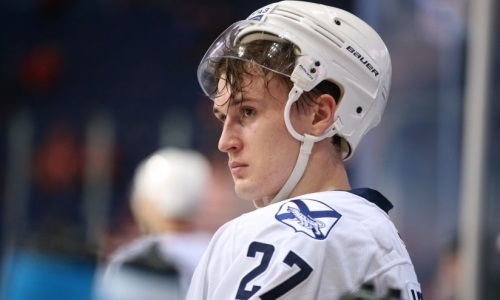 «Под два метра ростом, весом более 100 кг». Принципиальный соперник «Барыса» подписал мощного форварда