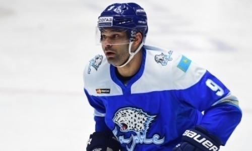 «Уже давно должны были оторвать с руками и ногами». СМИ разобралось, почему Доус до сих пор без клуба